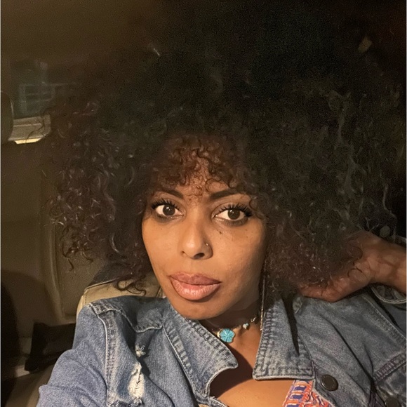 Meet your Posher, Maria - Picture 1 of 1